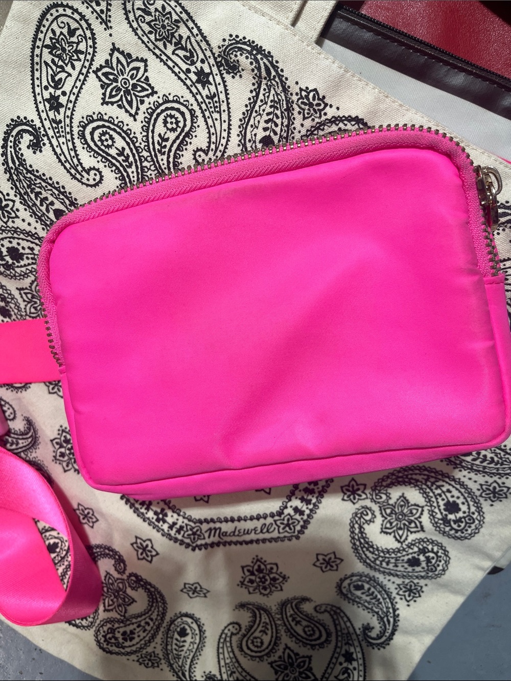 Dancour ParisHot Pink Women's Crossbody Bag - Stylish Everyday Pouch